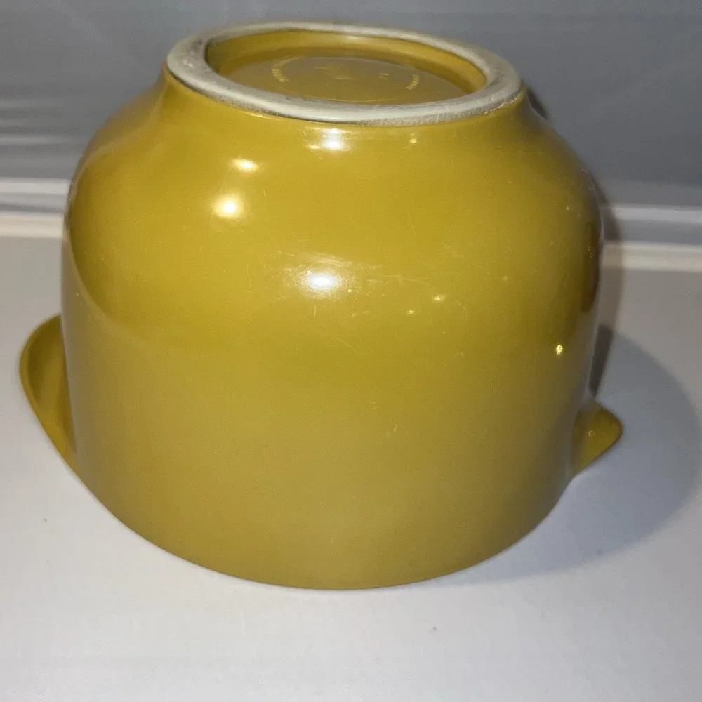Vintage ROSTI Mepal Mixing Bowl In Yellow Gold Melamine 2 Liter DENMARK Spout
